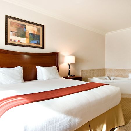 Holiday Inn Express And Suites Klamath Κλαμάθ Φολς Εξωτερικό φωτογραφία