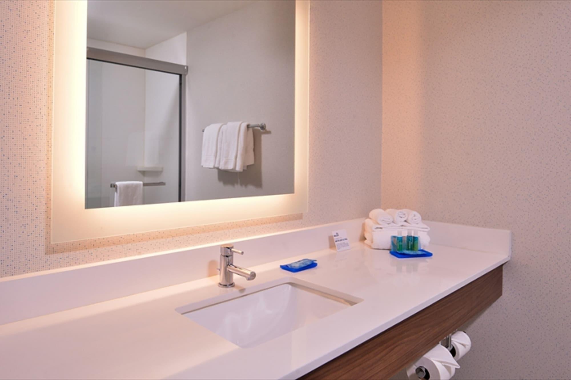 Holiday Inn Express And Suites Klamath Κλαμάθ Φολς Εξωτερικό φωτογραφία