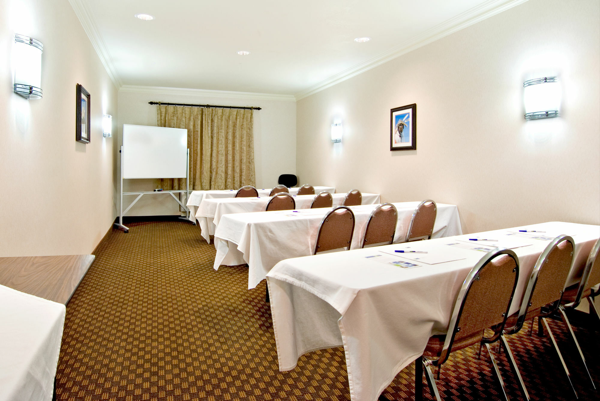 Holiday Inn Express And Suites Klamath Κλαμάθ Φολς Εξωτερικό φωτογραφία